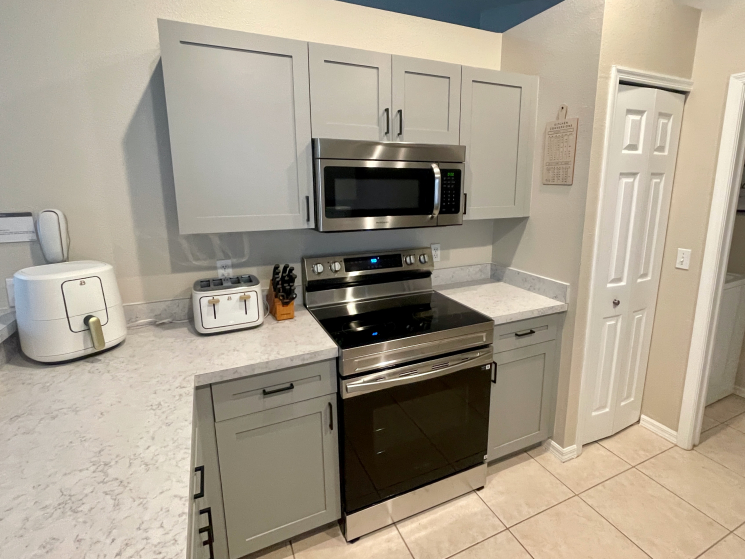 Well Equipped Kitchen Well Equipped Kitchen